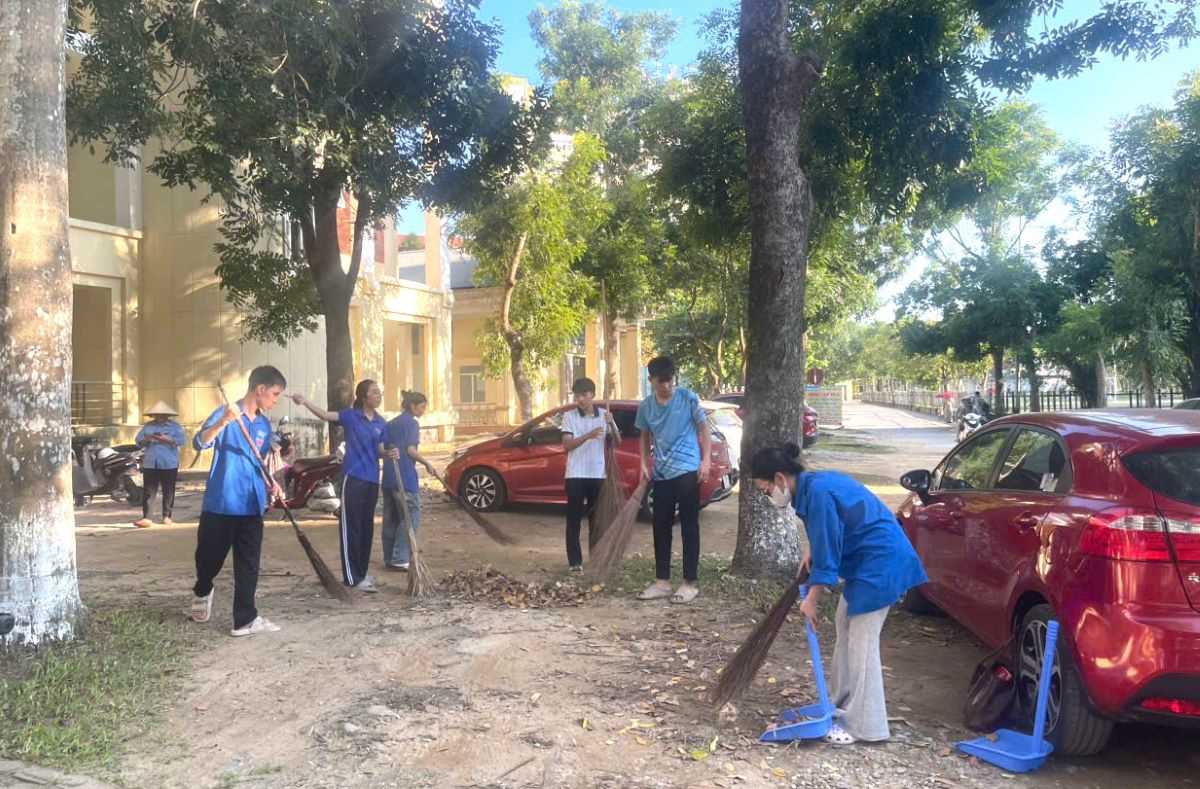 Trường Đại học Hồng Đức tổng vệ sinh môi trường tại Nhà A2, chỉnh trang cảnh quan xanh – sạch – đẹp